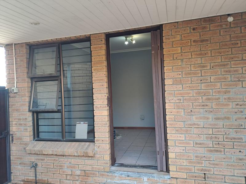 1 Bedroom Property for Sale in Uitzicht Western Cape
